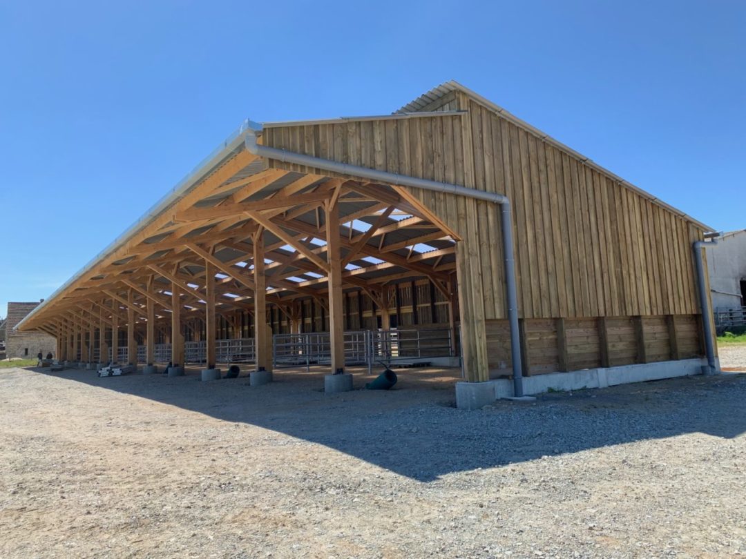 protégez votre exploitation agricole avec notre assurance pour hangar. bénéficiez d'une couverture complète contre les risques liés aux bâtiments agricoles, avec des options adaptées à vos besoins spécifiques. assurez la sécurité de vos équipements et récoltes en toute tranquillité.