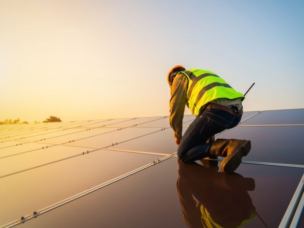 découvrez comment une assurance photovoltaïque protège votre investissement en panneaux solaires. assurez-vous contre les risques de dommages et bénéficiez d'une tranquillité d'esprit optimale tout en contribuant à la transition énergétique.
