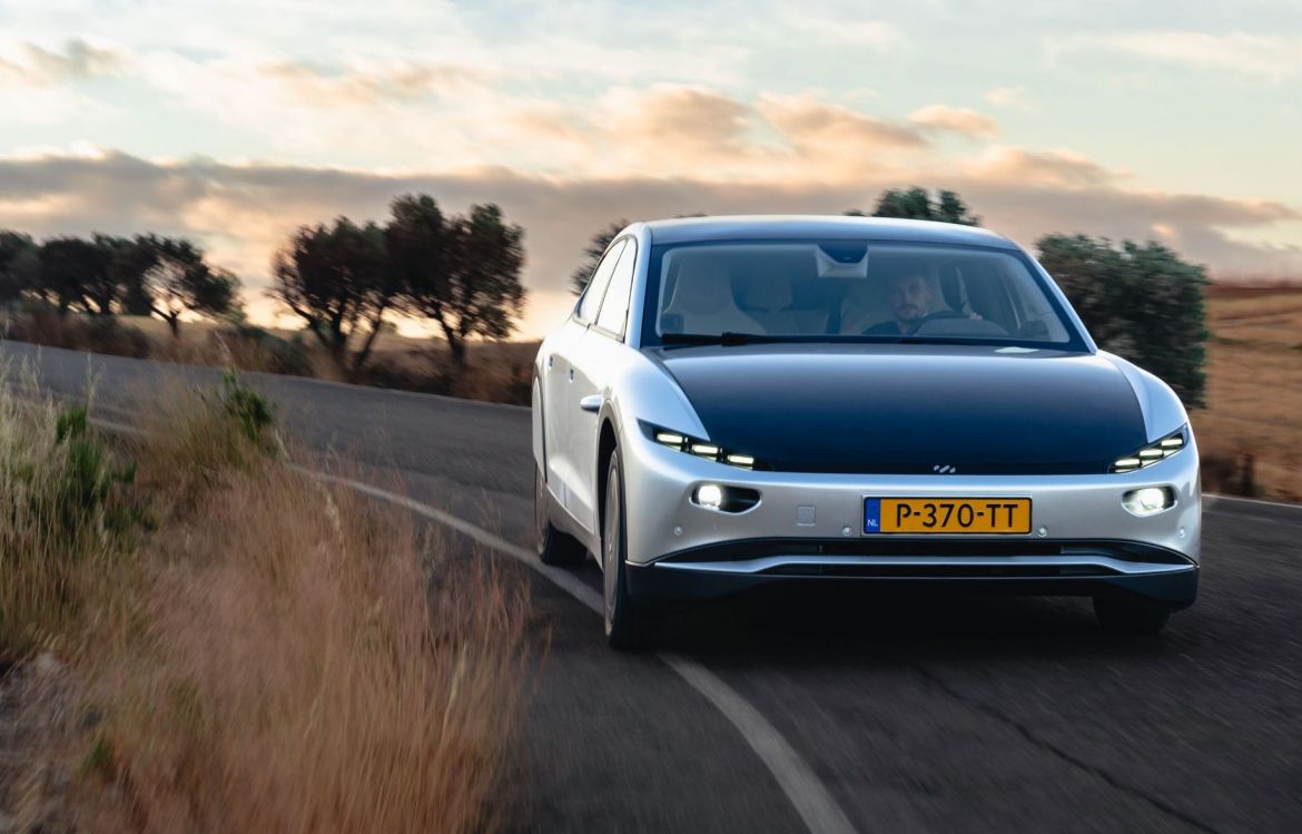 découvrez l'auto solaire, une révolution dans l'univers de la mobilité durable. adoptez un mode de transport écologique qui utilise l'énergie du soleil pour réduire votre empreinte carbone tout en profitant d'une conduite innovante et silencieuse.