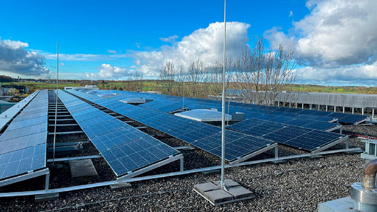 découvrez les avantages de l'autoconsommation solaire industrielle, une solution durable pour optimiser vos coûts énergétiques et réduire votre empreinte carbone. transformez votre activité avec une source d'énergie renouvelable, tout en contribuant à la transition énergétique.