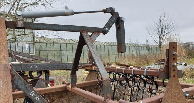 découvrez l'autoconstruction agricole : un guide complet pour bâtir vos infrastructures agricoles vous-même. apprenez à concevoir et réaliser des bâtiments durables, adaptés à vos besoins, tout en économisant sur les coûts de construction. transformez vos idées en réalité grâce à nos conseils pratiques et astuces.