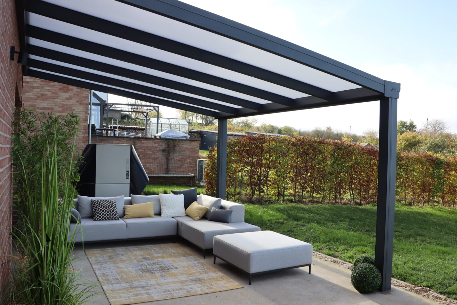 découvrez notre sélection d'auvents de qualité pour protéger votre espace extérieur des intempéries tout en ajoutant une touche d'élégance à votre maison. idéals pour terrasses, balcons ou entrées, nos modèles allient esthétique et fonctionnalité.