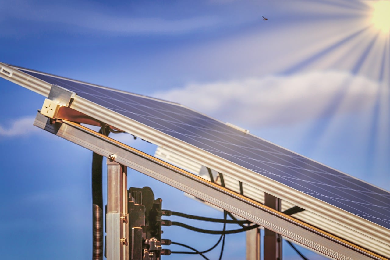 découvrez les nombreux avantages d'un hangar photovoltaïque de 100 kwc, une solution idéale pour produire une énergie renouvelable et économique. optimisez votre espace, réduisez vos coûts énergétiques et contribuez à la protection de l'environnement tout en bénéficiant de subventions et d'aides à l'investissement.