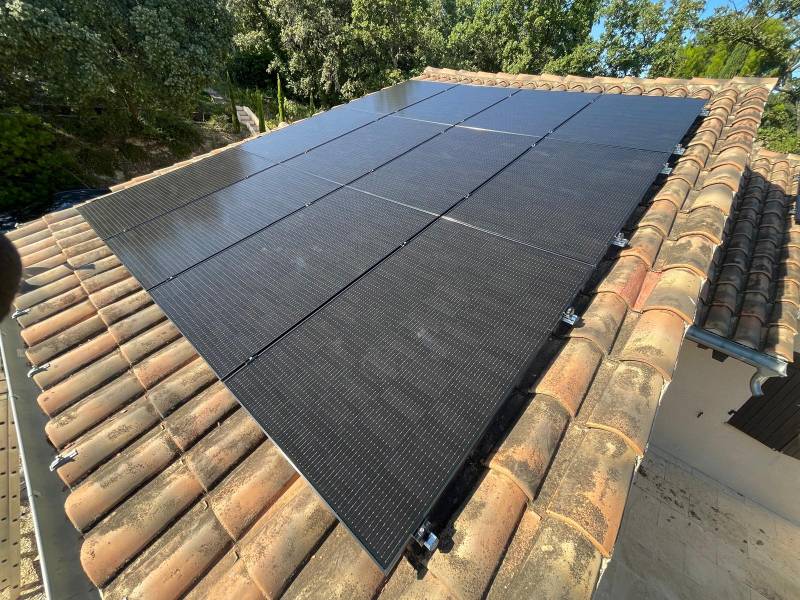 découvrez les nombreux avantages des panneaux photovoltaïques pour les entreprises. réduisez vos factures d'énergie, améliorez votre image de marque et participez à la transition énergétique tout en bénéficiant d'aides financières. transformez votre espace en un atout durable et rentable.