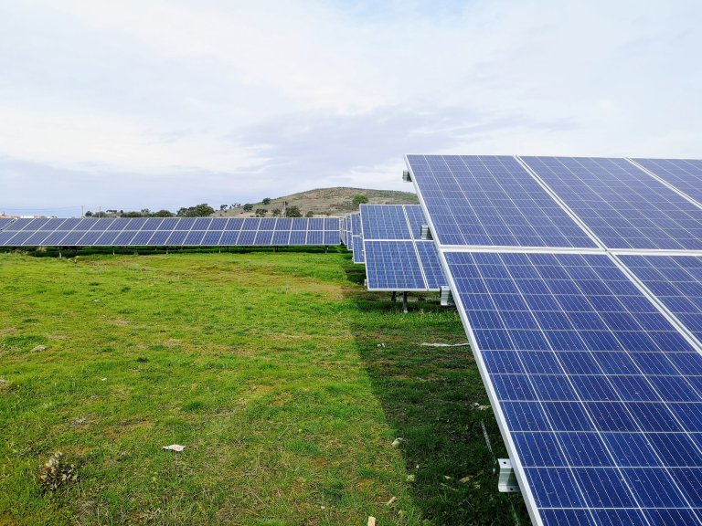 découvrez les nombreux avantages des panneaux solaires pour les entreprises : réduction des coûts énergétiques, valorisation de l'image écoresponsable, autonomie énergétique et avantages fiscaux. optez pour une solution durable et profitable pour votre activité.