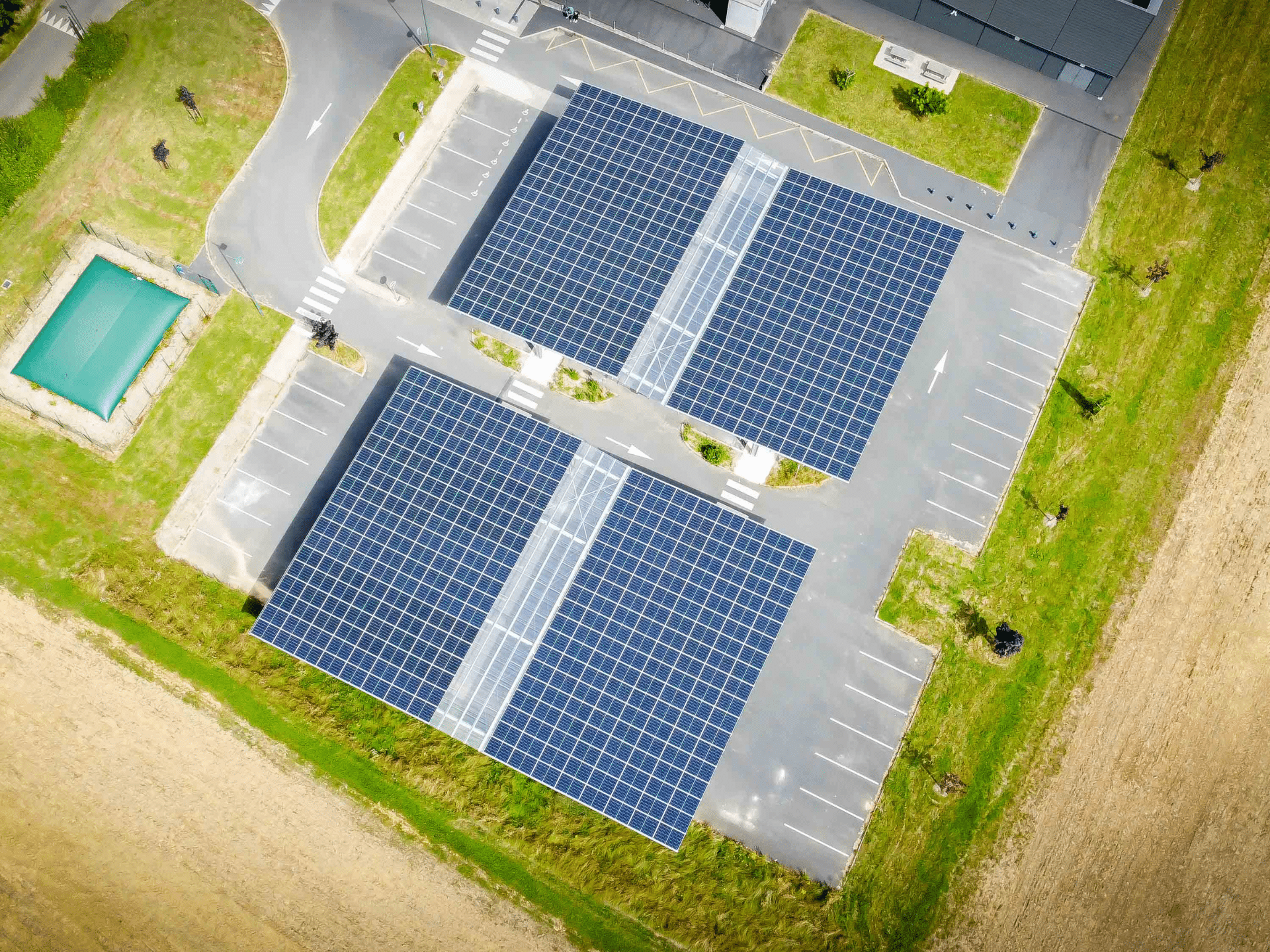 découvrez les avantages des panneaux solaires en loire-atlantique : une énergie renouvelable économique, respectueuse de l'environnement et adaptée aux besoins locaux. profitez d'aides financières, d'une autonomie énergétique accrue et d'une valorisation de votre patrimoine. adoptez une solution durable pour un avenir plus vert !