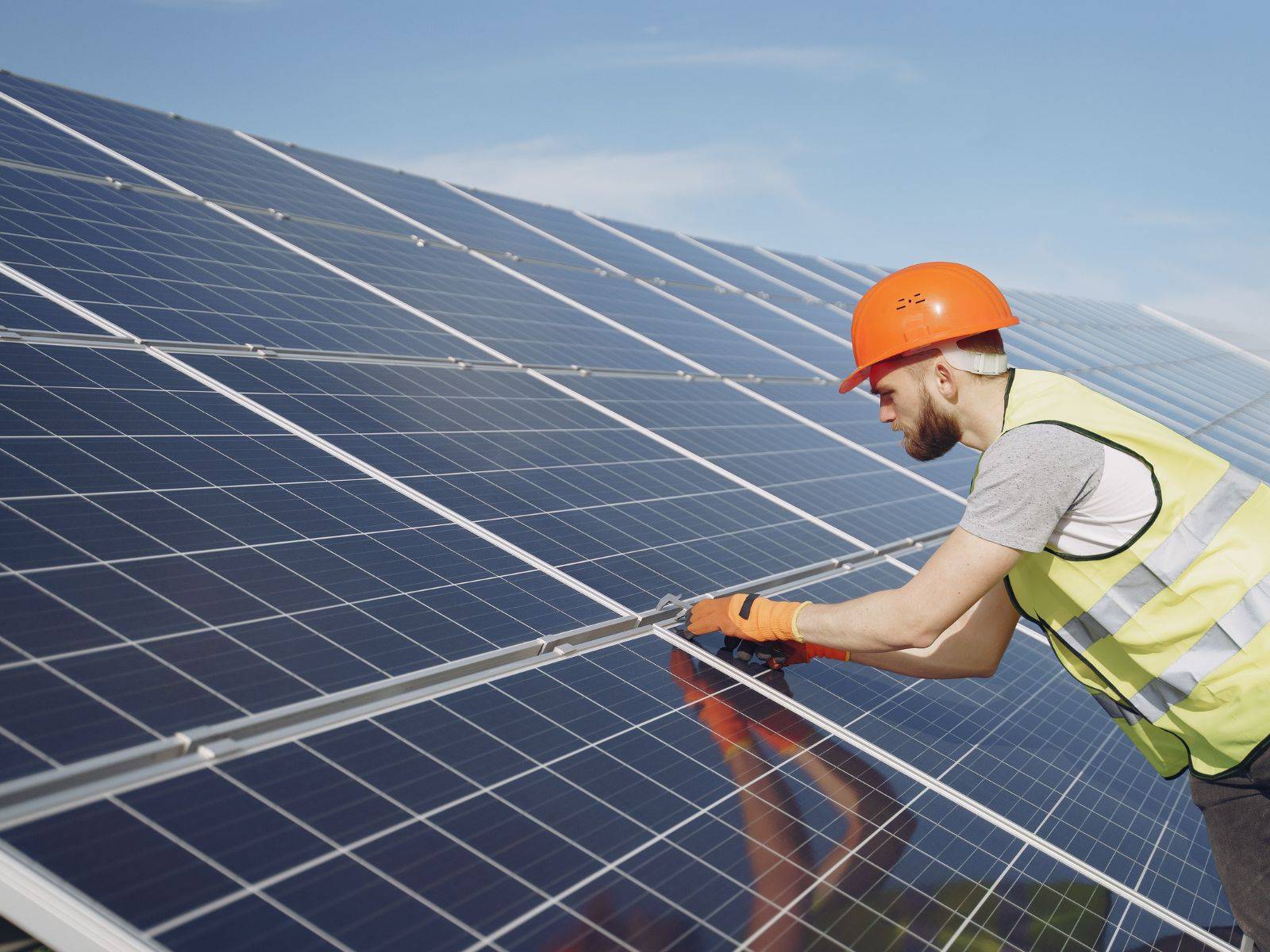 découvrez les nombreux avantages des panneaux solaires pour votre entreprise à nîmes. optimisez vos coûts énergétiques, réduisez votre empreinte carbone et profitez d'une énergie renouvelable qui booste votre image de marque. investissez dans l'avenir durable de votre entreprise dès aujourd'hui.