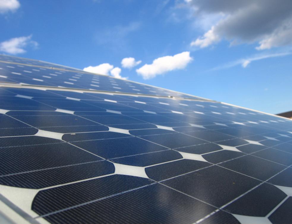 découvrez les nombreux avantages des panneaux photovoltaïques, tels que la réduction des factures d'énergie, l'impact environnemental positif, et la valorisation de votre patrimoine. optez pour une énergie renouvelable et durable qui profite à votre domicile et à la planète.