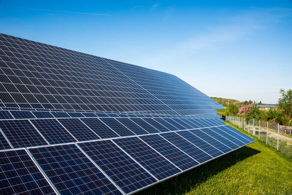 découvrez les nombreux avantages des systèmes photovoltaïques : une source d'énergie renouvelable, des économies sur vos factures d'électricité, et une contribution à la préservation de l'environnement. optimisez votre espace tout en valorisant votre patrimoine grâce à l'énergie solaire.