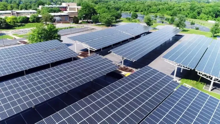 découvrez les avantages du solaire professionnel : économies d'énergie, réduction des coûts opérationnels, valorisation de votre image d'entreprise et engagement pour l'environnement. adoptez une solution durable et économiquement viable pour propulser votre activité vers l'avenir.