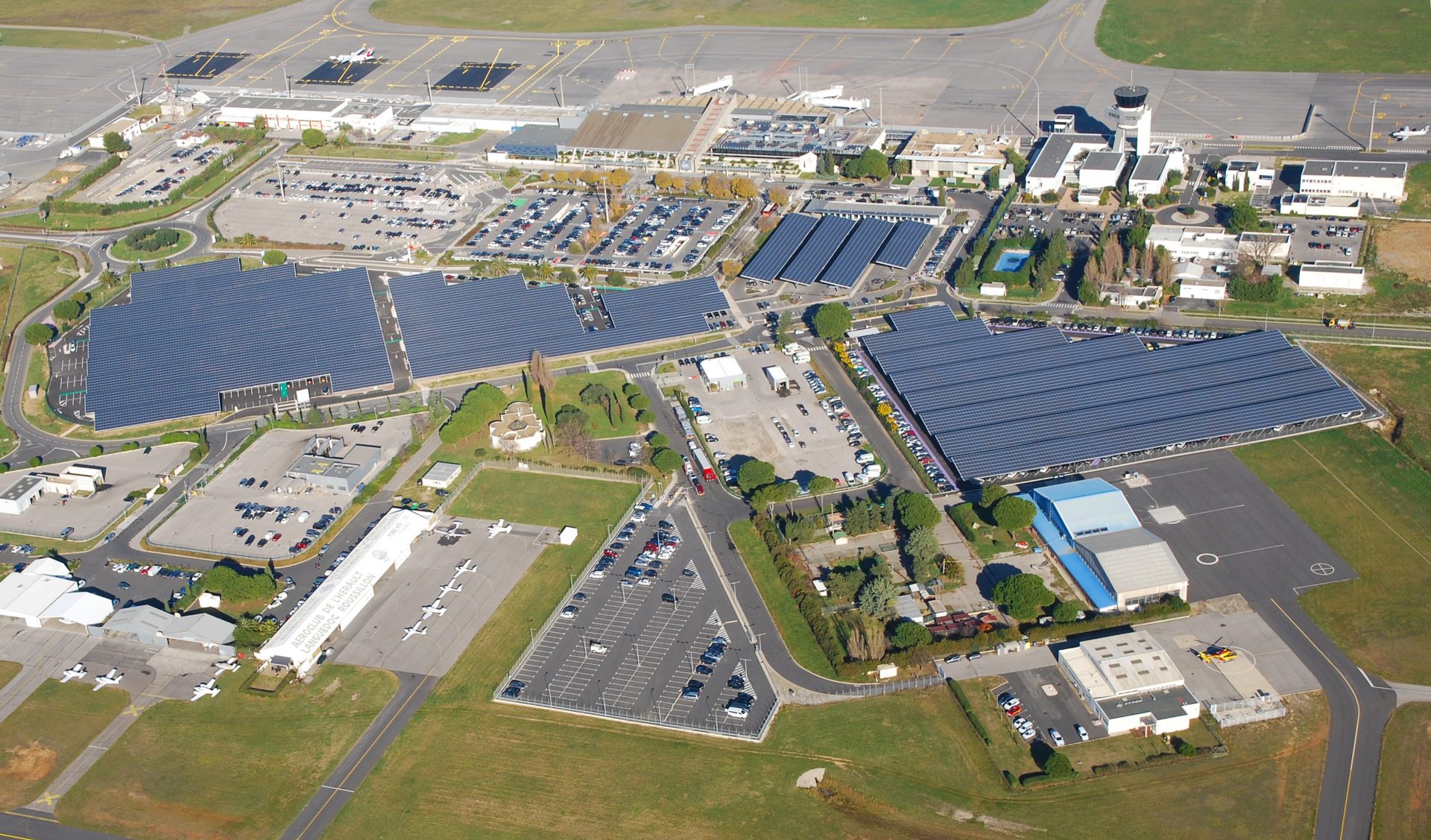 découvrez les avantages des solutions solaires pour les entreprises à montpellier. optimisez vos coûts énergétiques tout en contribuant à une transition écologique durable grâce à des technologies innovantes et des incitations fiscales.