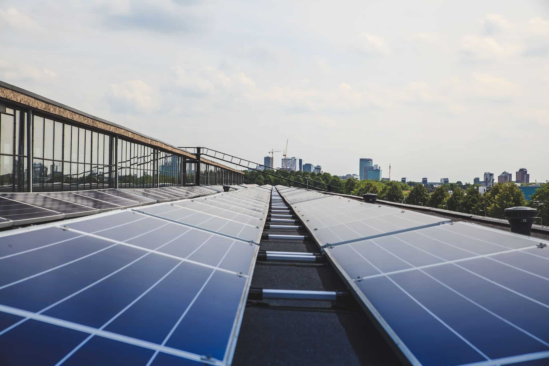 découvrez les avis sur les panneaux solaires : avantages, inconvénients, et retours d'expérience d'utilisateurs pour vous aider à faire le meilleur choix énergétique et environnemental.