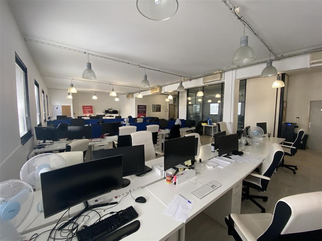 découvrez b bureau électricité idf, votre expert en solutions électriques en île-de-france. nous proposons des services de qualité pour tous vos besoins en installations, maintenance et dépannage électrique. profitez de notre expertise pour des projets résidentiels et professionnels.