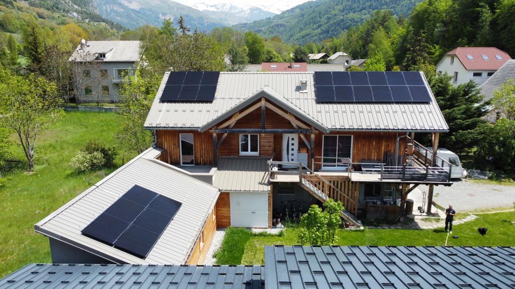 découvrez les avantages du bac acier solaire, une solution innovante et durable pour vos projets de toiture. optez pour cette option éco-responsable qui allie performance énergétique et esthétique, tout en bénéficiant d'une isolation optimale et d'une installation facilitée.