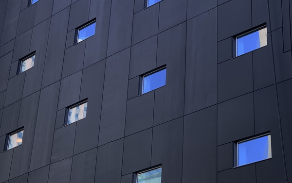 découvrez le bardage béton, une solution innovante et esthétique pour revêtir vos façades. alliant durabilité et modernité, ce matériau offre une isolation optimale tout en transformant l'apparence de votre bâtiment.