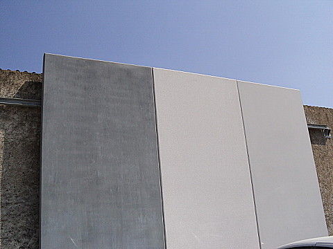 découvrez le bardage béton, une solution esthétique et durable pour votre bâtiment. alliant modernité et performance, ce revêtement offre une excellente isolation et une résistance accrue aux intempéries. transformez vos espaces avec le style intemporel du béton.