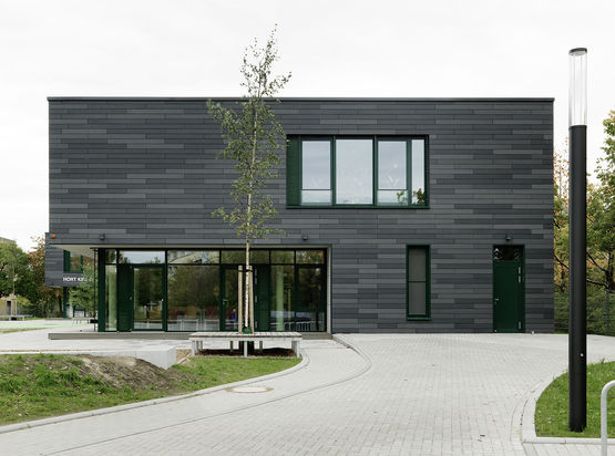 découvrez le bardage béton, une solution moderne et esthétique pour l'habillage de vos façades. offrant durabilité et design, le bardage en béton s'adapte à tous vos projets de construction ou de rénovation, tout en garantissant une excellente isolation thermique et acoustique.