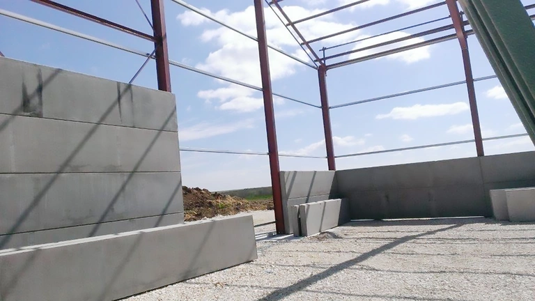 découvrez nos solutions innovantes de bardage en béton, alliant esthétique et durabilité pour sublimer vos projets architecturaux. idéal pour les constructions modernes et durables, notre bardage en béton offre une protection efficace tout en enrichissant l'apparence de vos bâtiments.