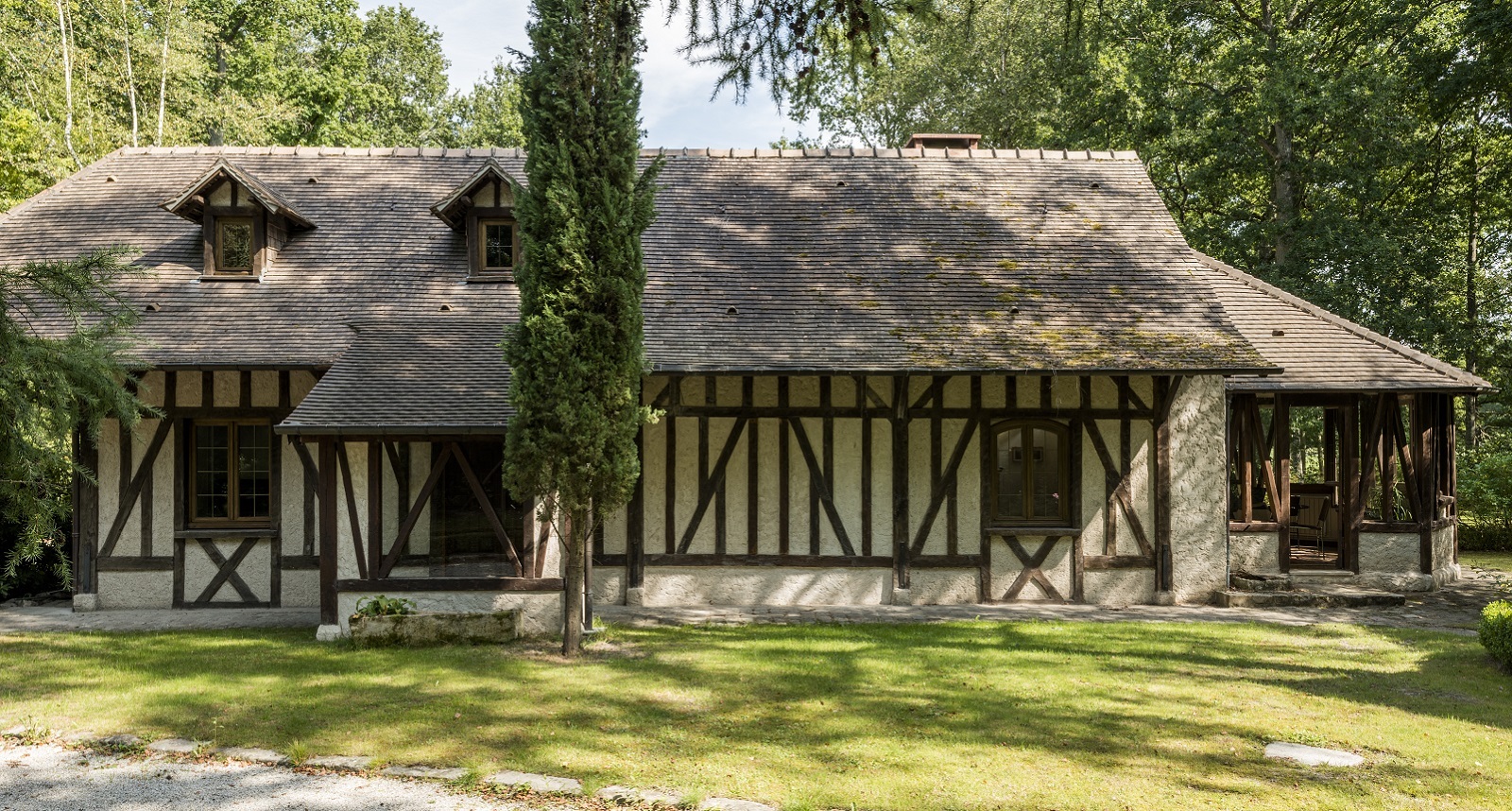 découvrez notre bâtiment agricole avec logement intégré, idéal pour les agriculteurs et les éleveurs. alliant fonctionnalité et confort, cet espace unique vous permet de travailler et de vivre au cœur de votre exploitation. profitez d'équipements modernes et d'un cadre de vie agréable pour optimiser votre quotidien.
