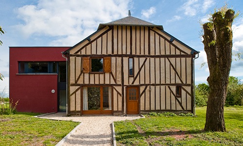 découvrez ce bâtiment agricole innovant alliant fonctionnalité et confort, offrant un logement spacieux pour les agriculteurs. idéal pour travailler tout en bénéficiant d'un cadre de vie agréable, cet espace est conçu pour répondre aux besoins des professionnels du secteur agricole.