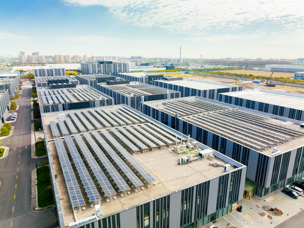 découvrez comment le bâtiment éco-héros utilise des panneaux solaires pour optimiser son efficacité énergétique et réduire son empreinte carbone. apprenez-en plus sur les avantages écologiques et économiques de l'énergie solaire dans l'architecture moderne.