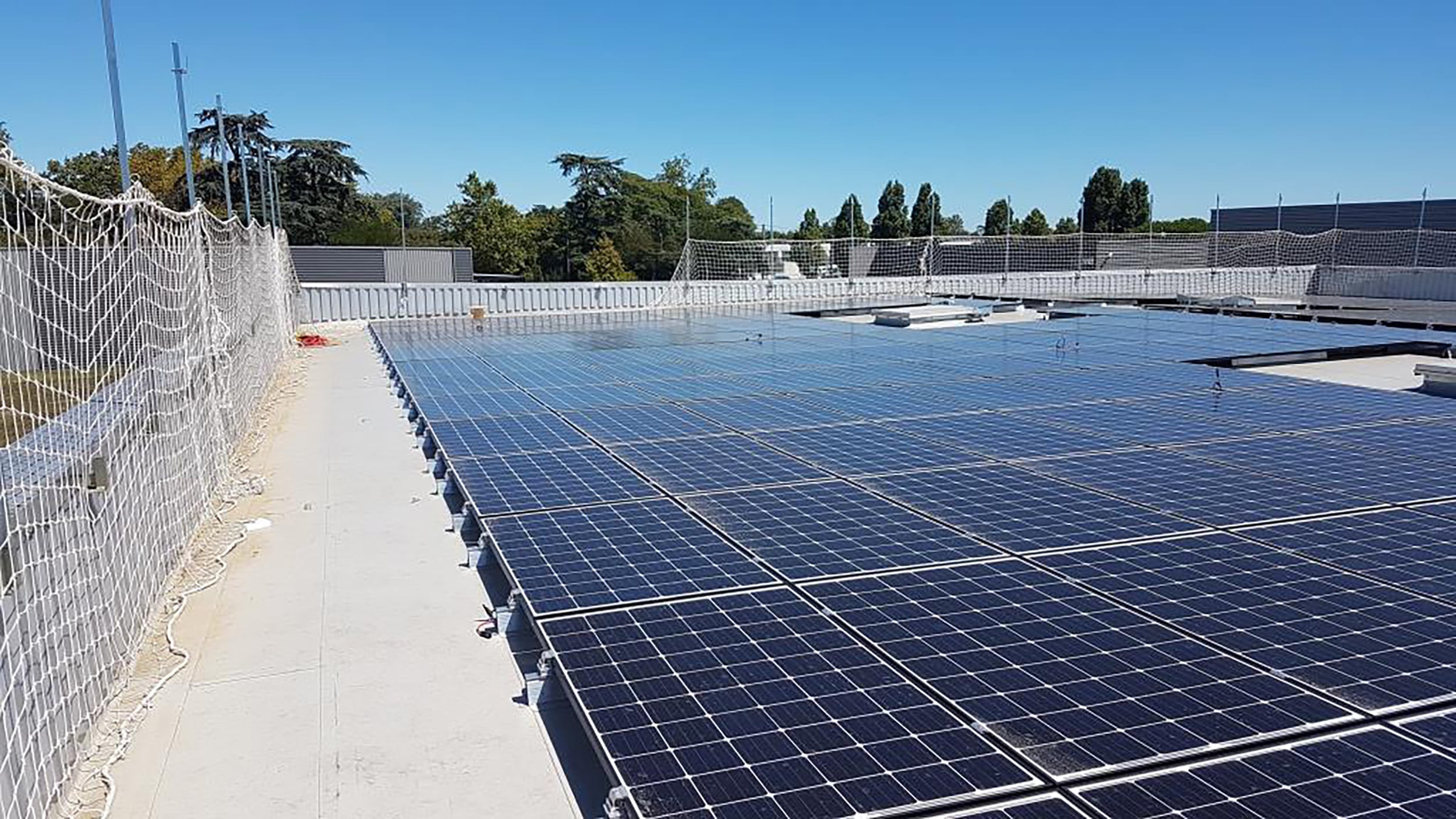 découvrez comment un bâtiment industriel photovoltaïque peut transformer votre production d'énergie. optimisez vos coûts tout en respectant l'environnement grâce à une installation solaire sur mesure, idéale pour les professionnels soucieux de durabilité et d'innovation.