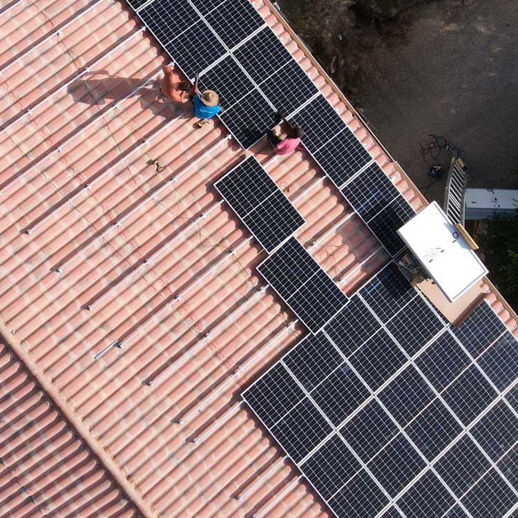 découvrez comment les bâtiments industriels photovoltaïques transforment l'énergie solaire en une ressource durable et rentable. optimisez votre production tout en réduisant votre empreinte carbone grâce à des solutions innovantes et efficaces.