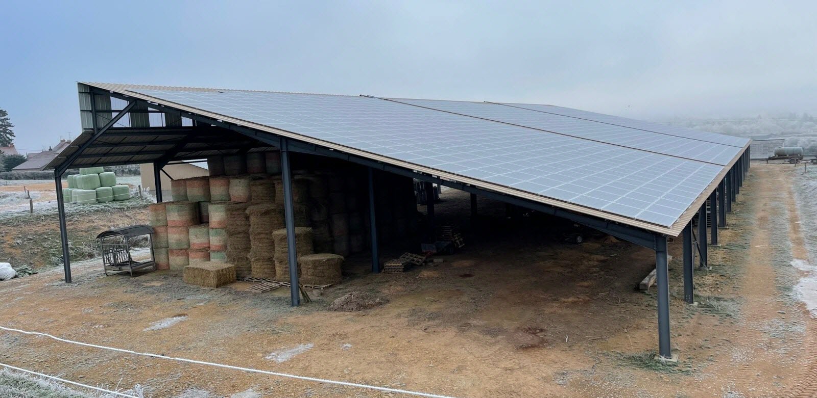 découvrez comment les bâtiments solaires agricoles révolutionnent l'agriculture durable. maximisez vos rendements tout en réduisant votre empreinte carbone grâce à des solutions innovantes et respectueuses de l'environnement.