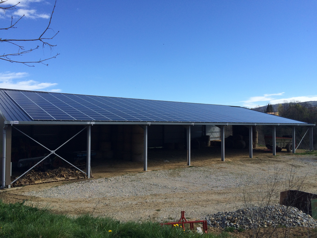découvrez comment les bâtiments agricoles peuvent intégrer des solutions photovoltaïques pour optimiser la production d'énergie renouvelable tout en améliorant l'efficacité des exploitations. explorez les avantages du solaire pour le secteur agricole.