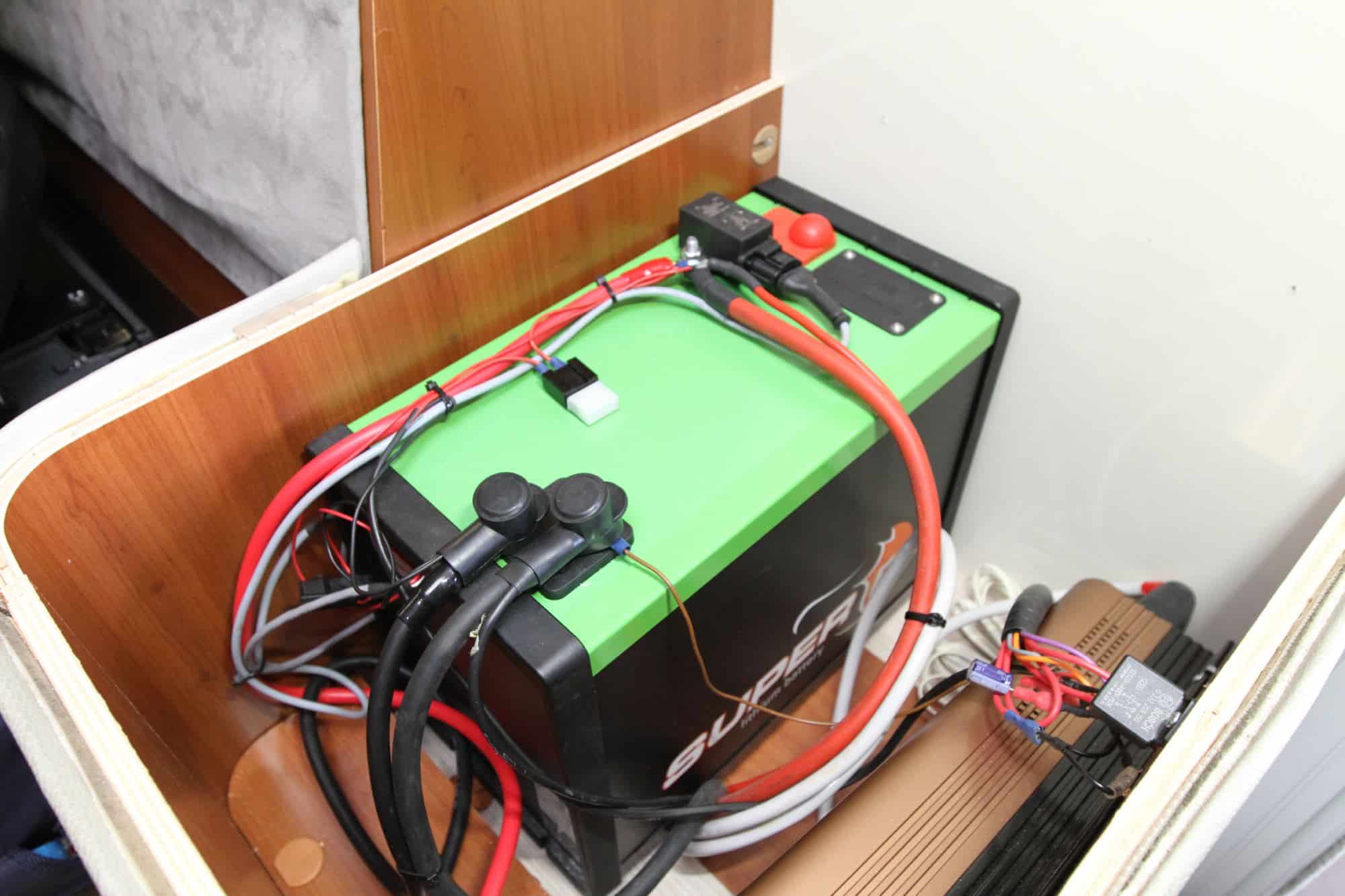 découvrez la batterie lithium autonome, une solution énergétique innovante et durable, idéale pour alimenter vos appareils en toute indépendance. profitez d'une performance optimisée et d'une autonomie prolongée pour tous vos besoins.