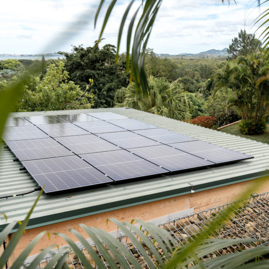 découvrez le phénomène fascinant du bruit solaire, une émission acoustique provenant des activités solaires. plongez dans l'univers des vagues sonores générées par notre étoile et comprenez leur impact sur l'environnement spatial et terrestre.