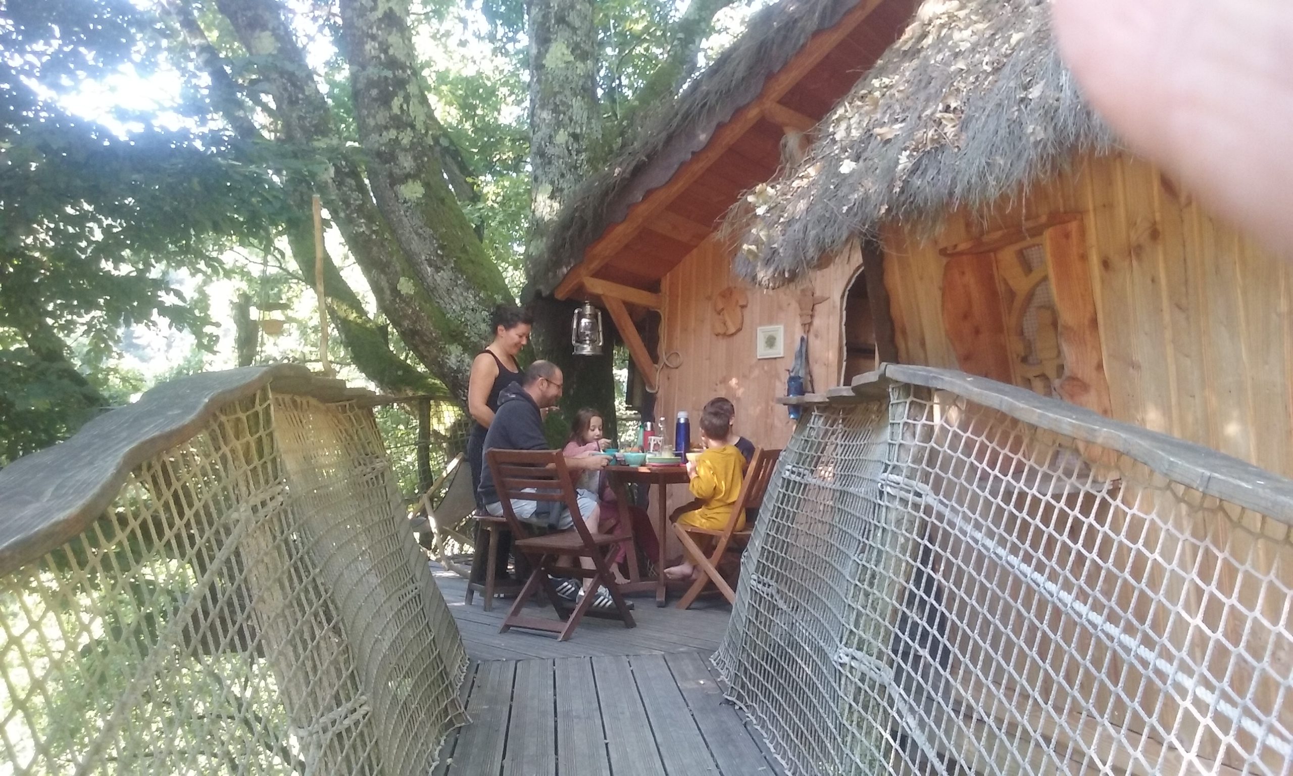 découvrez notre cabane énergétique, un espace unique alliant confort et durabilité. profitez d'une expérience immersive au cœur de la nature, conçue pour optimiser votre bien-être tout en respectant l'environnement. parfait pour des retraites ressourçantes ou des séjours en famille.