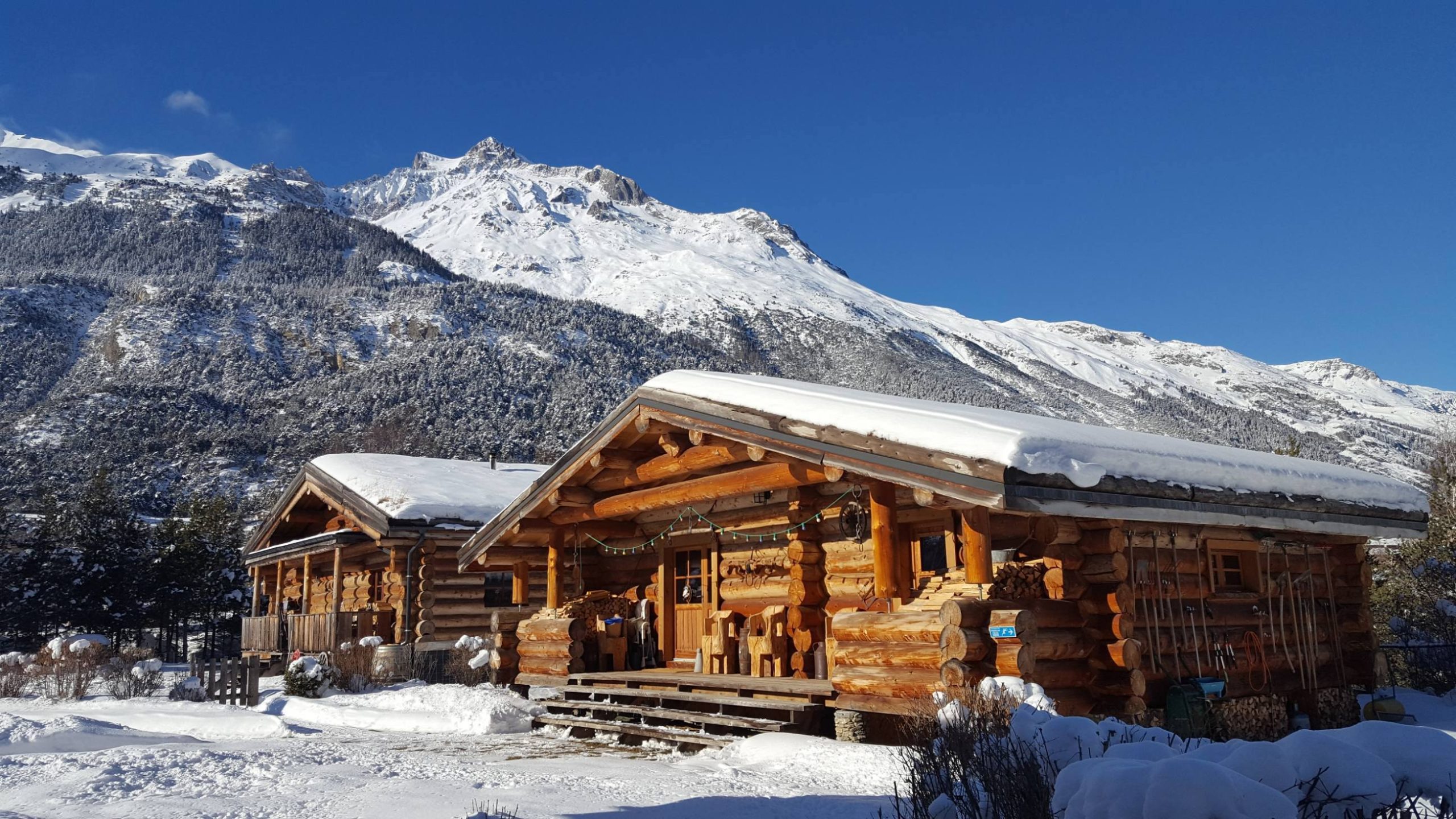 découvrez la magie d'une cabane en montagne, un refuge idéal pour vous ressourcer en pleine nature. profitez d'une expérience authentique, au cœur des paysages majestueux, pour des vacances inoubliables.