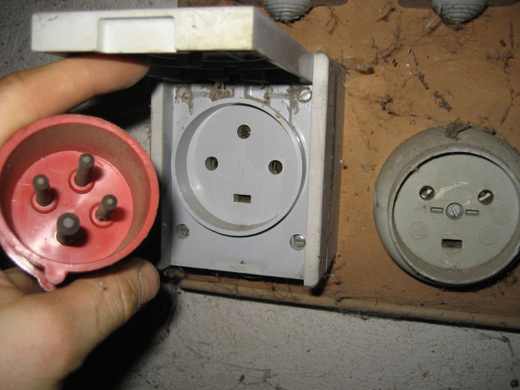 découvrez tout ce qu'il faut savoir sur le câblage 380v, y compris les normes de sécurité, les types de câbles, et les meilleures pratiques pour une installation efficace et durable.