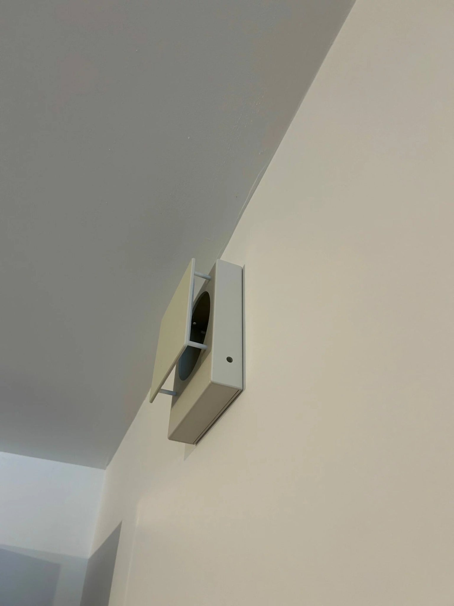 découvrez notre câble chauffant solaire, une solution écologique et efficace pour maintenir vos espaces extérieurs à la bonne température. idéal pour les allées, toits et canalisations, ce système utilise l'énergie solaire pour prévenir le gel et garantir sécurité et confort tout en réduisant votre empreinte carbone.