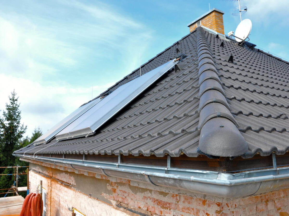 découvrez tout sur la toiture à 2 pans : avantages, matériaux, coûts et conseils d'installation pour optimiser l'esthétique et la performance de votre maison.