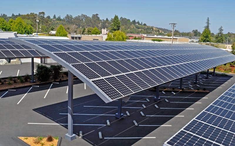 découvrez comment l'ombrage peut impacter l'efficacité des panneaux photovoltaïques. apprenez des solutions pour optimiser la production d'énergie solaire et maximiser le rendement de votre installation.