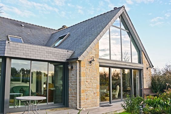 découvrez nos solutions pour la construction et la rénovation de toitures à deux pans. profitez de conseils d'experts, de matériaux de qualité et d'un savoir-faire inégalé pour garantir l'esthétique et la durabilité de votre toit. obtenez un devis personnalisé et transformez votre habitat avec une toiture 2 pans.