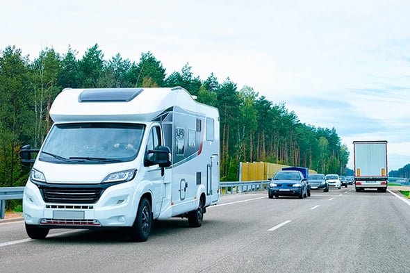 découvrez notre sélection de camping-cars puissants, alliant confort et performance. idéals pour vos escapades routières, ces véhicules vous offrent une expérience de voyage inégalée. partez à l'aventure en toute sérénité avec un camping-car qui répond à toutes vos attentes.