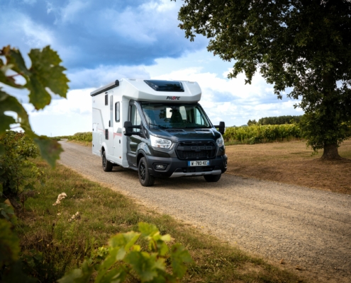 découvrez notre gamme de camping-cars puissants, conçus pour allier performance et confort en pleine nature. profitez d'une expérience de voyage exceptionnelle avec des équipements de qualité et une motorisation robuste, idéale pour les aventuriers en quête de liberté.