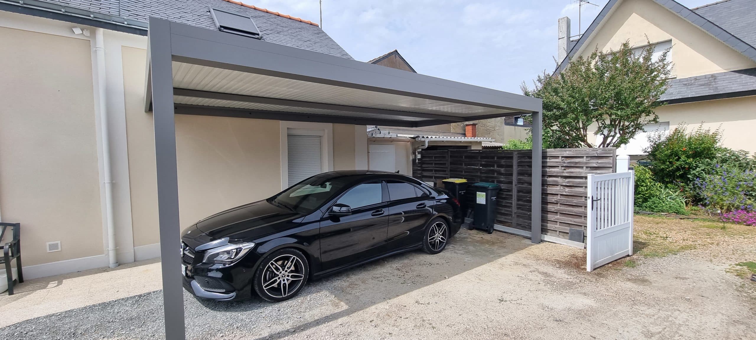découvrez notre carport idéal pour 2 voitures, alliant design moderne et protection optimale. protégez vos véhicules des intempéries tout en ajoutant une touche esthétique à votre espace extérieur.