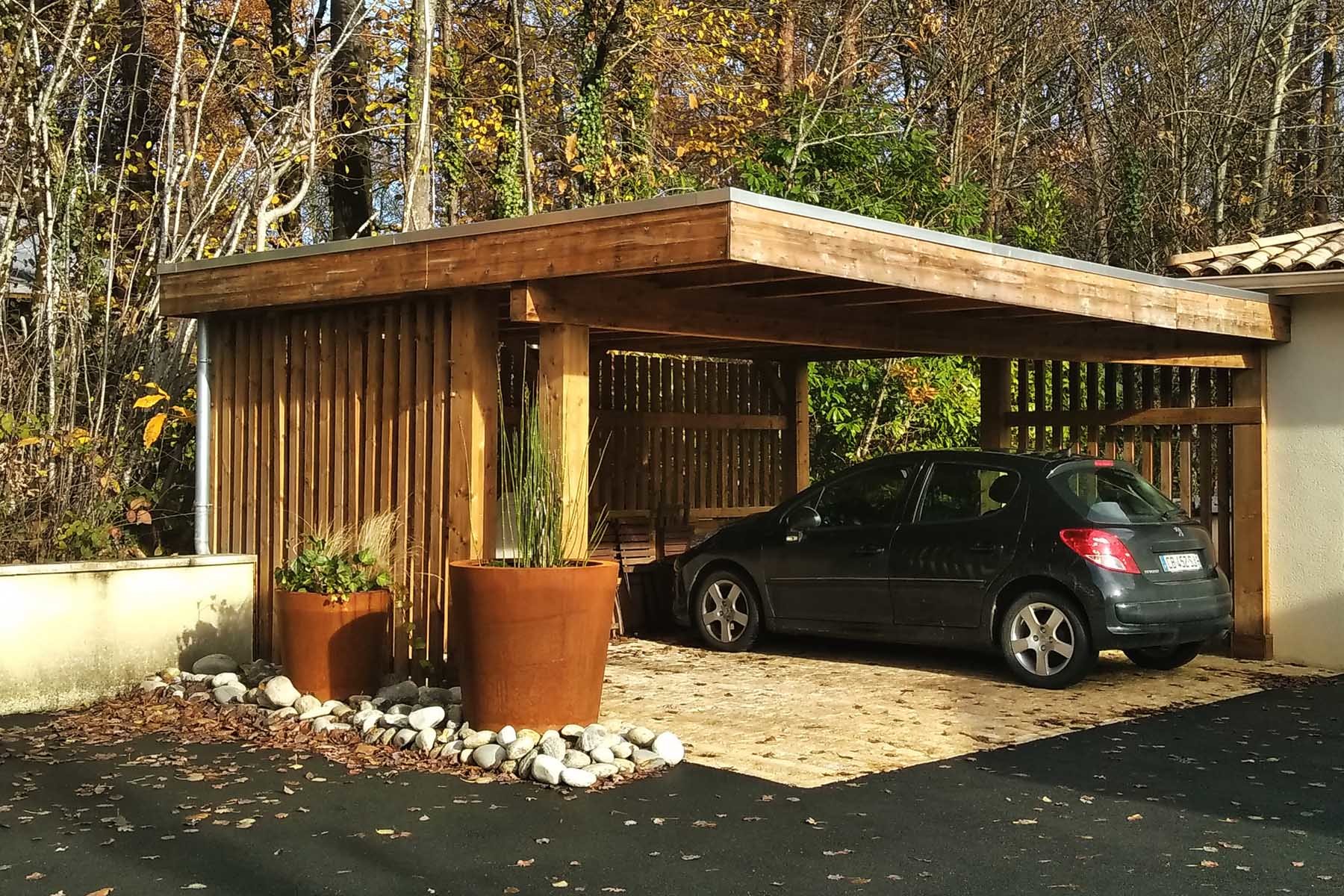 découvrez notre sélection de carports en bois, alliant esthétisme et robustesse. protégez votre véhicule tout en embellissant votre extérieur avec des designs variés et un matériau durable.