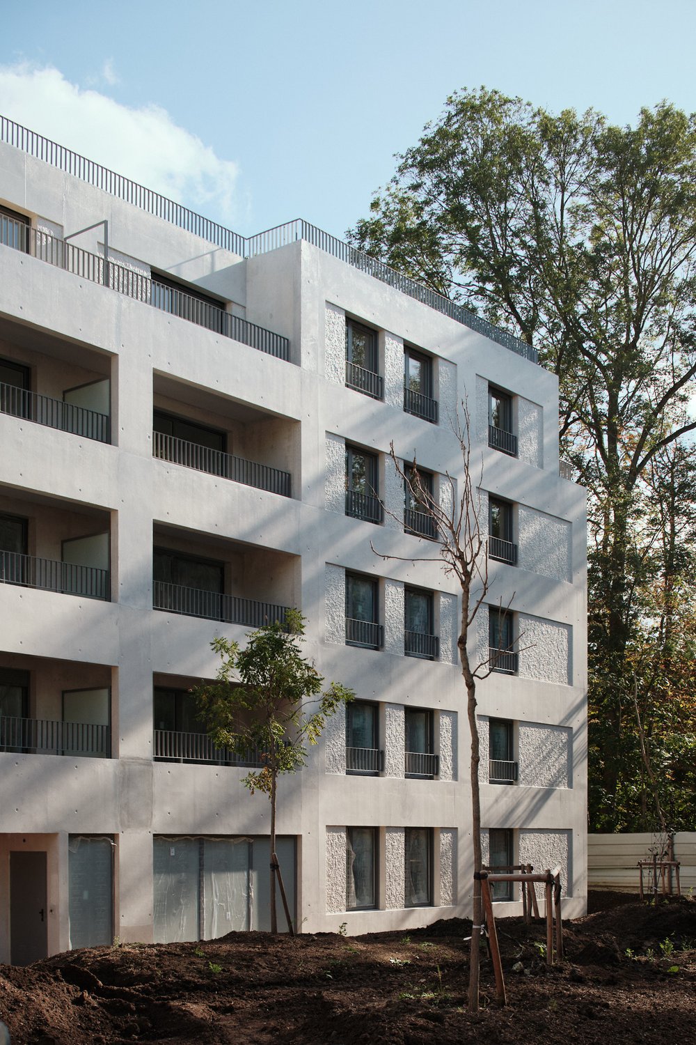 découvrez celle-saint-cloud, une charmante commune des yvelines qui allie tranquillité et dynamisme. explorez ses parcs verdoyants, son riche patrimoine historique et profitez d'activités culturelles variées, tout en étant proche de paris.