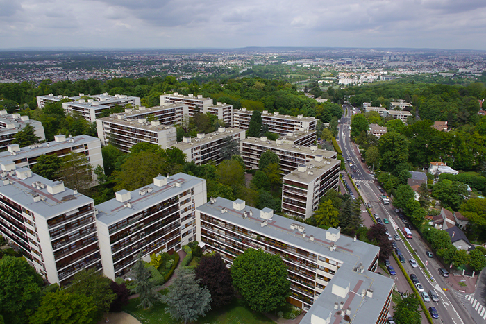 celle-saint-cloud, charmante commune des hauts-de-seine, vous invite à découvrir ses espaces verts, ses richesses culturelles et son atmosphère paisible. idéale pour les familles, elle allie qualité de vie et proximité avec paris.