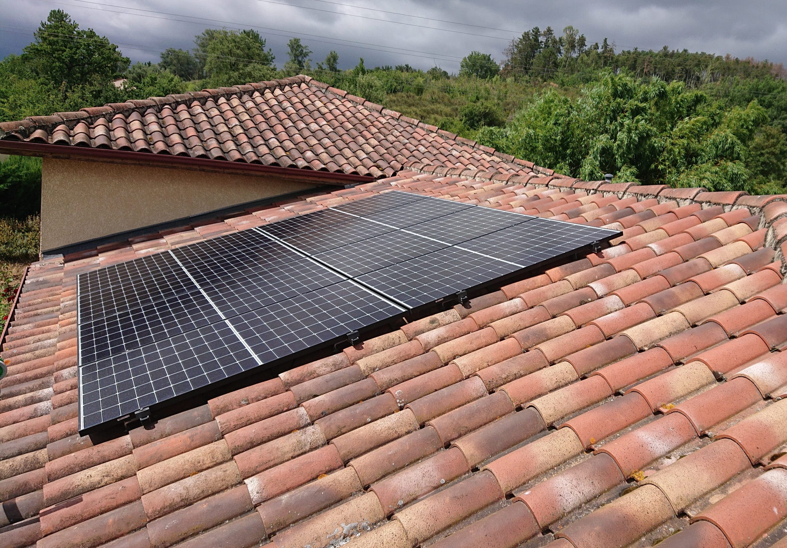 découvrez les avantages des panneaux solaires pour votre maison. économisez sur vos factures d'électricité, réduisez votre empreinte carbone et optez pour une énergie renouvelable et durable. informez-vous sur les différentes options et faites le choix qui convient le mieux à vos besoins.