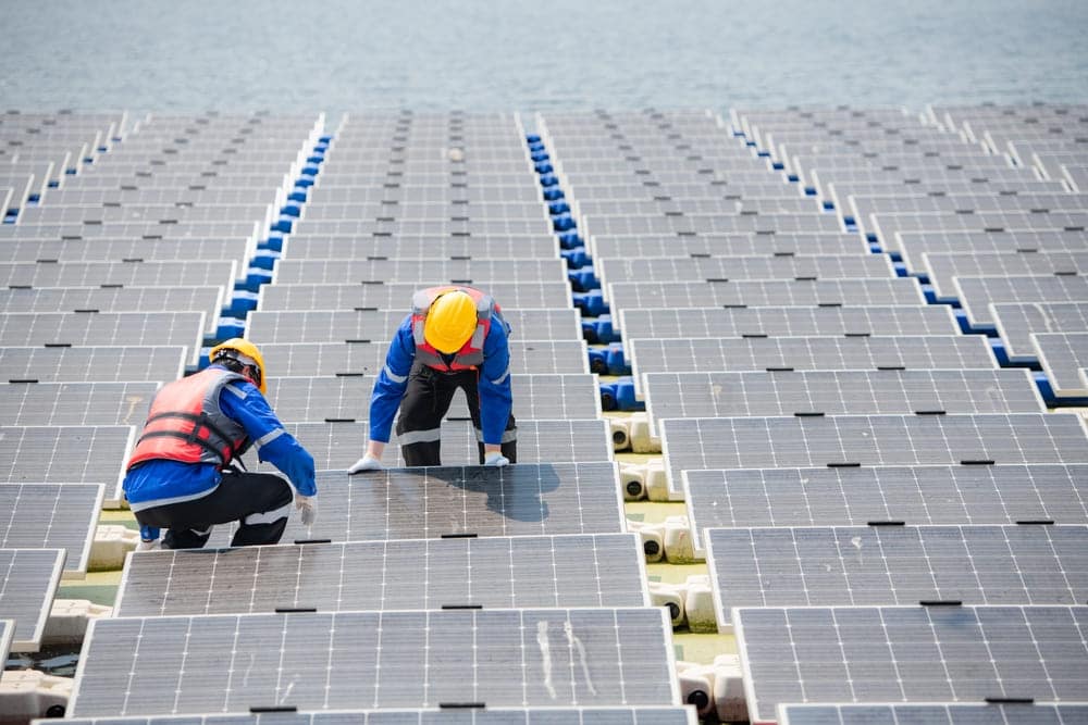 découvrez tout sur les panneaux solaires en france : installations, avantages, subventions et impact environnemental. optimisez votre consommation d'énergie tout en contribuant à la transition énergétique.