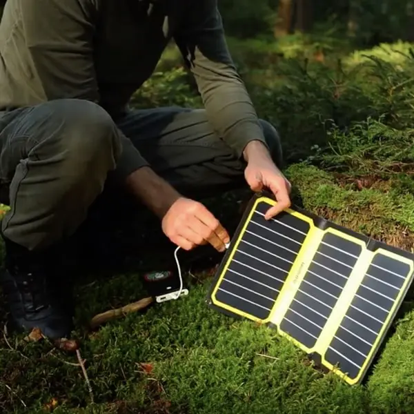 découvrez notre sélection de chargeurs solaires, idéaux pour recharger vos appareils électroniques en toute autonomie. écologiques et pratiques, ces chargeurs vous accompagnent lors de vos aventures en plein air ou au quotidien.
