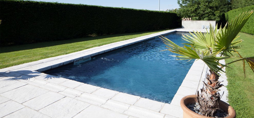 découvrez des solutions efficaces pour chauffer votre piscine et profiter d'une eau agréable tout au long de l'année. explorez nos conseils sur les systèmes de chauffage à énergie solaire, thermiques ou électriques pour maximiser votre confort et prolonger vos baignades.