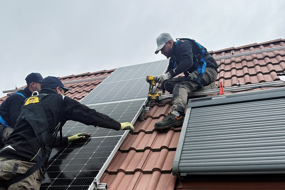 découvrez comment choisir le bon installateur de panneaux solaires pour garantir une installation efficace et de qualité. suivez nos conseils pratiques pour évaluer les compétences, l'expérience et les certifications des professionnels afin d'optimiser votre projet d'énergie solaire.
