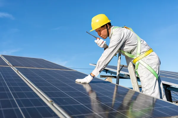 découvrez comment choisir un installateur photovoltaïque qualifié pour maximiser l'efficacité de votre système solaire. comparez les offres, vérifiez les certifications et assurez-vous d'opter pour un professionnel fiable et expérimenté.